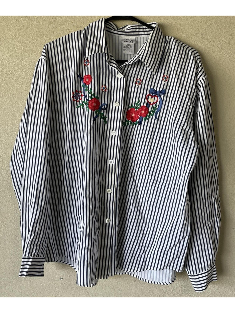 Napa Valley Large Button front longsleeve floral embroidered vintage Striped